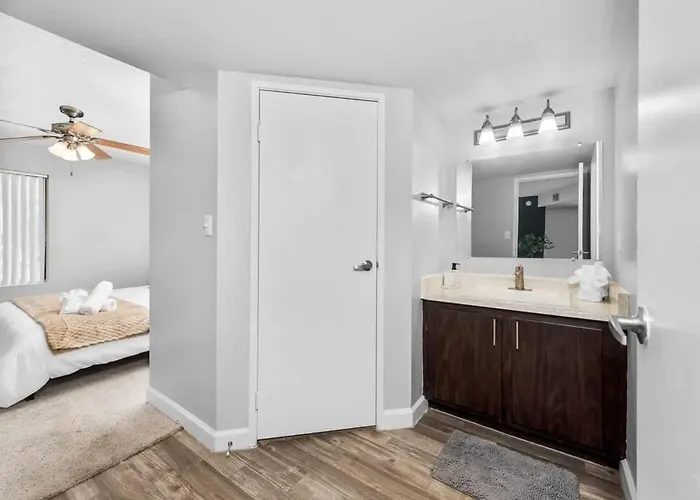 Apartment Hideaway Luxe Amenities Parking Tempe