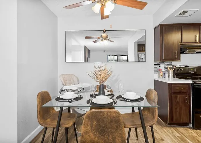 Hideaway Luxe Amenities Parking Apartment *