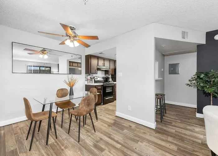 Hideaway Luxe Amenities Parking Apartment