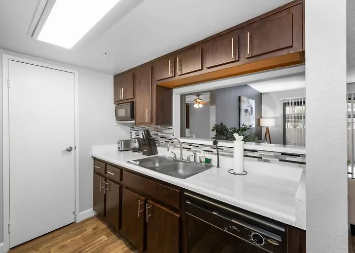 Apartment Hideaway Luxe Amenities Parking