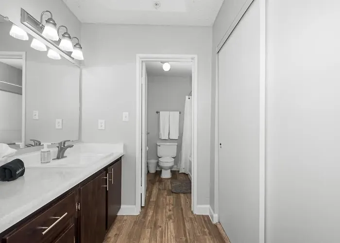 Hideaway Luxe Amenities Parking Apartment *